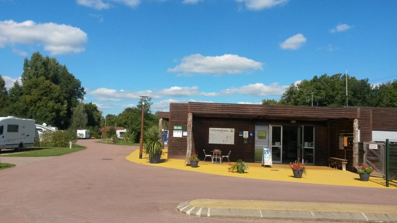 Onlycamp Le Pont Romain Yvré-lʼÉvêque Exterior foto